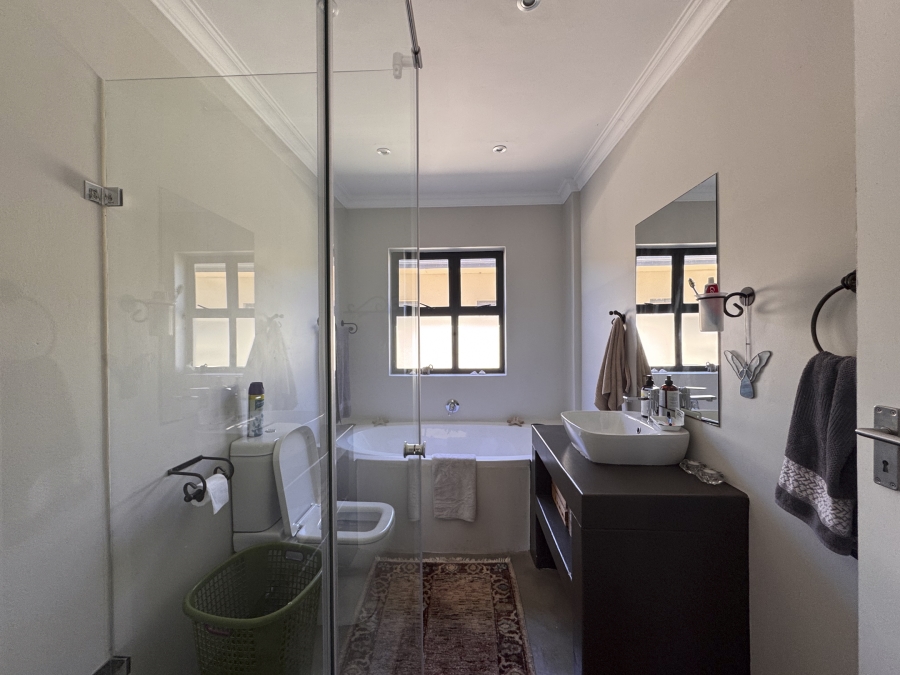 6 Bedroom Property for Sale in Sunset Estate Western Cape